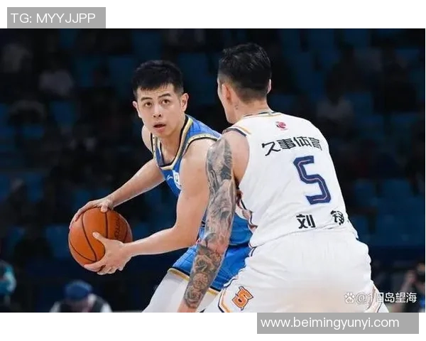 北京男篮与上海男篮激战正酣谁将赢得这场篮球巅峰对决